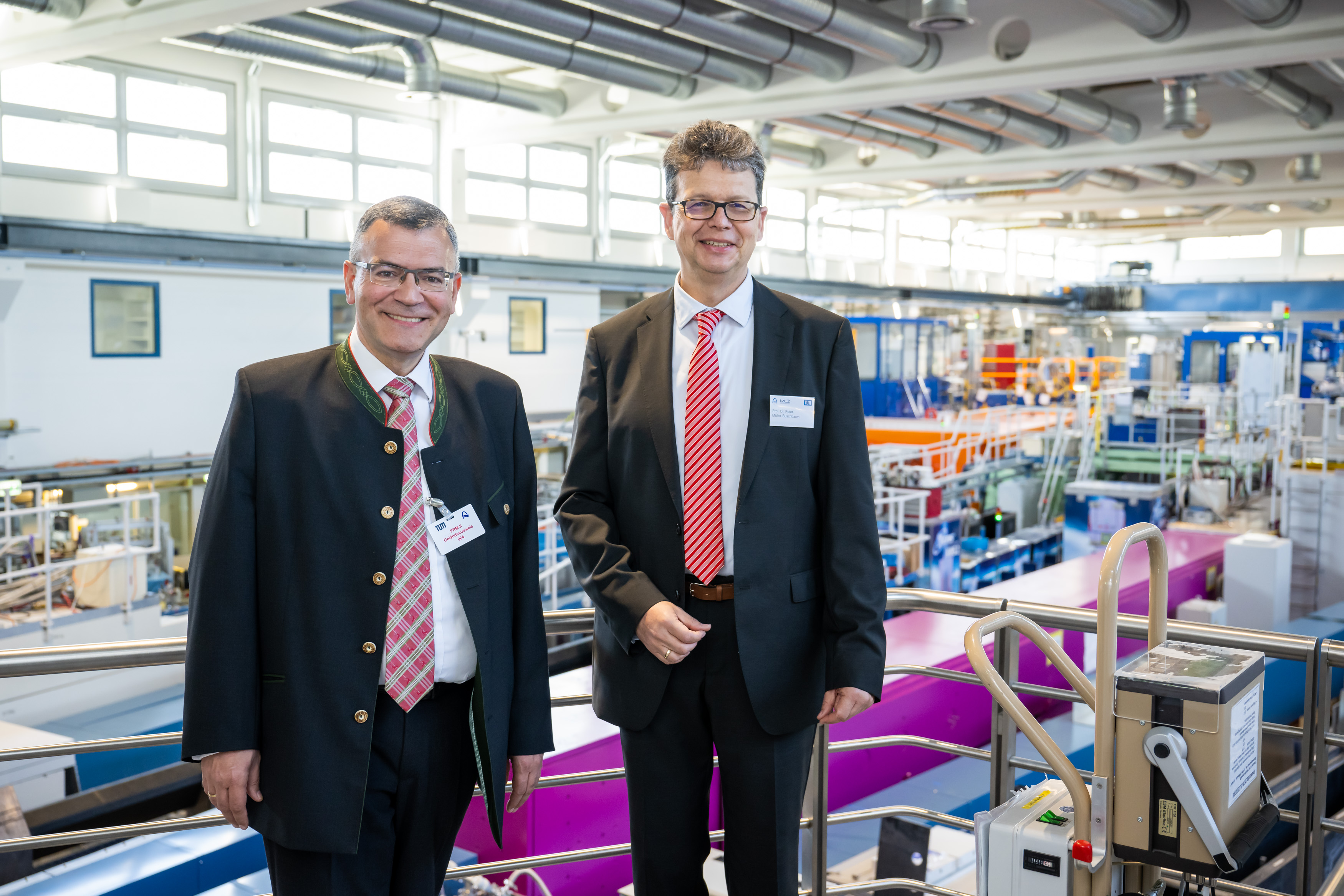 Minister of State Herrmann visits research reactor FRM II