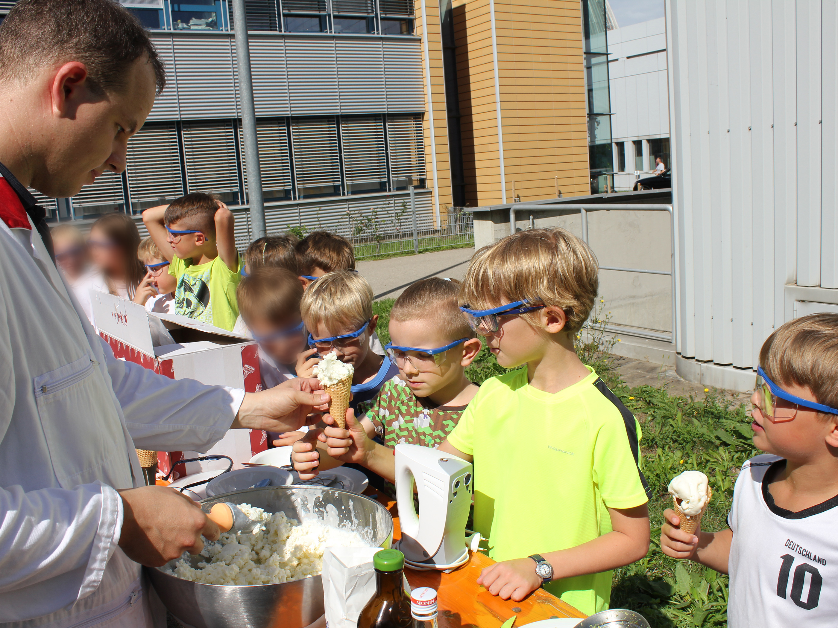 Lime ice-cream in 5 minutes? <br> Minikinderhaus visiting 