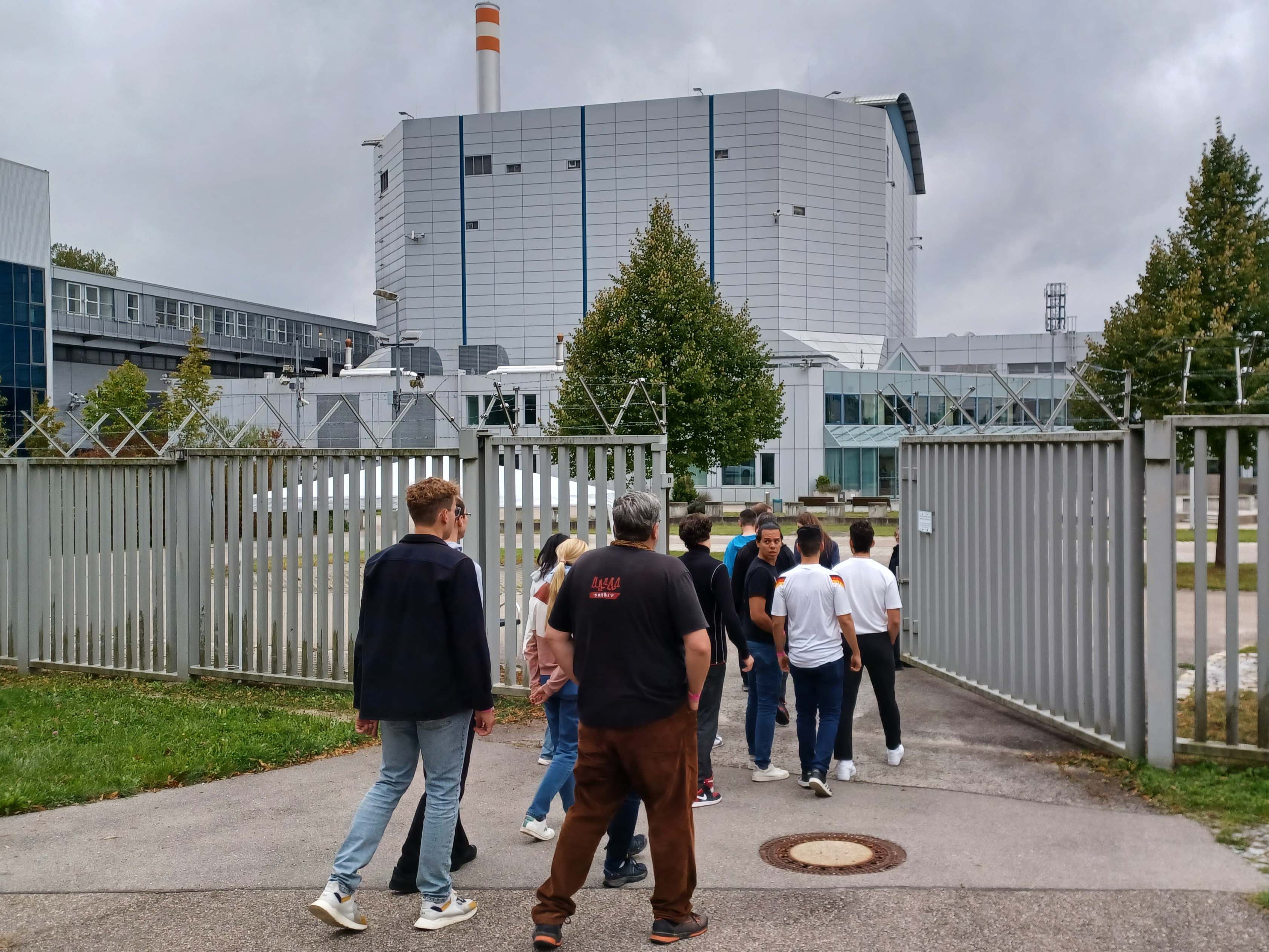 444 adults and children guided through reactor