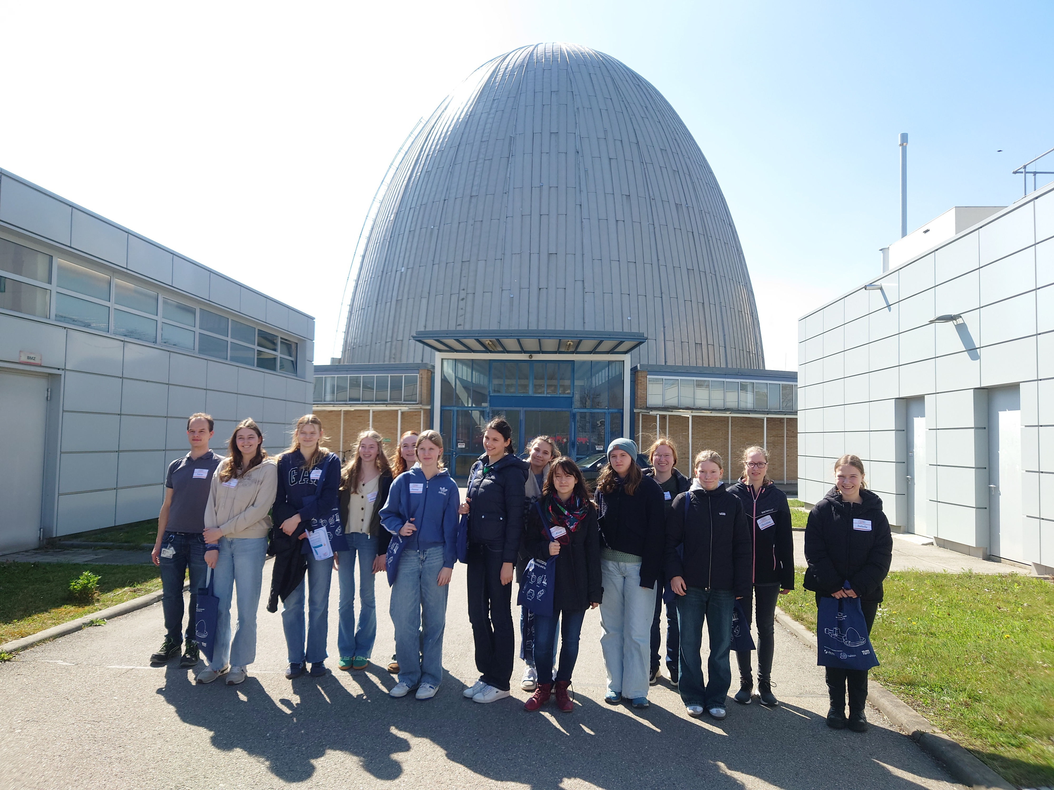 Girls‘ power at the neutron source