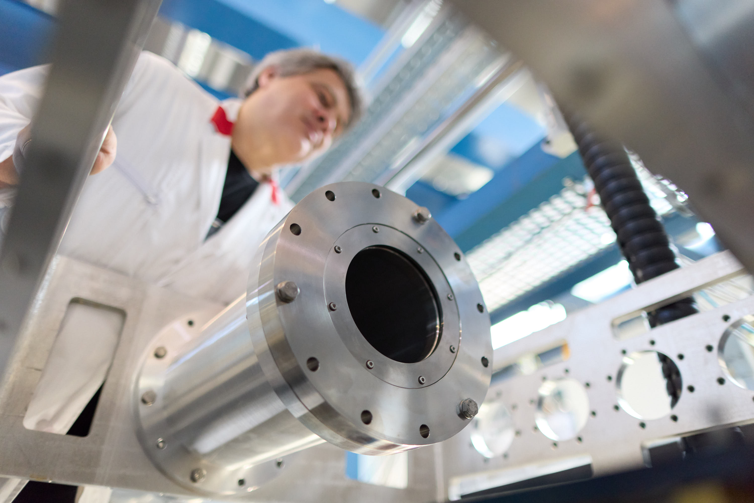 What high pressure experiments with neutrons can tell about degradation of micro-plastics