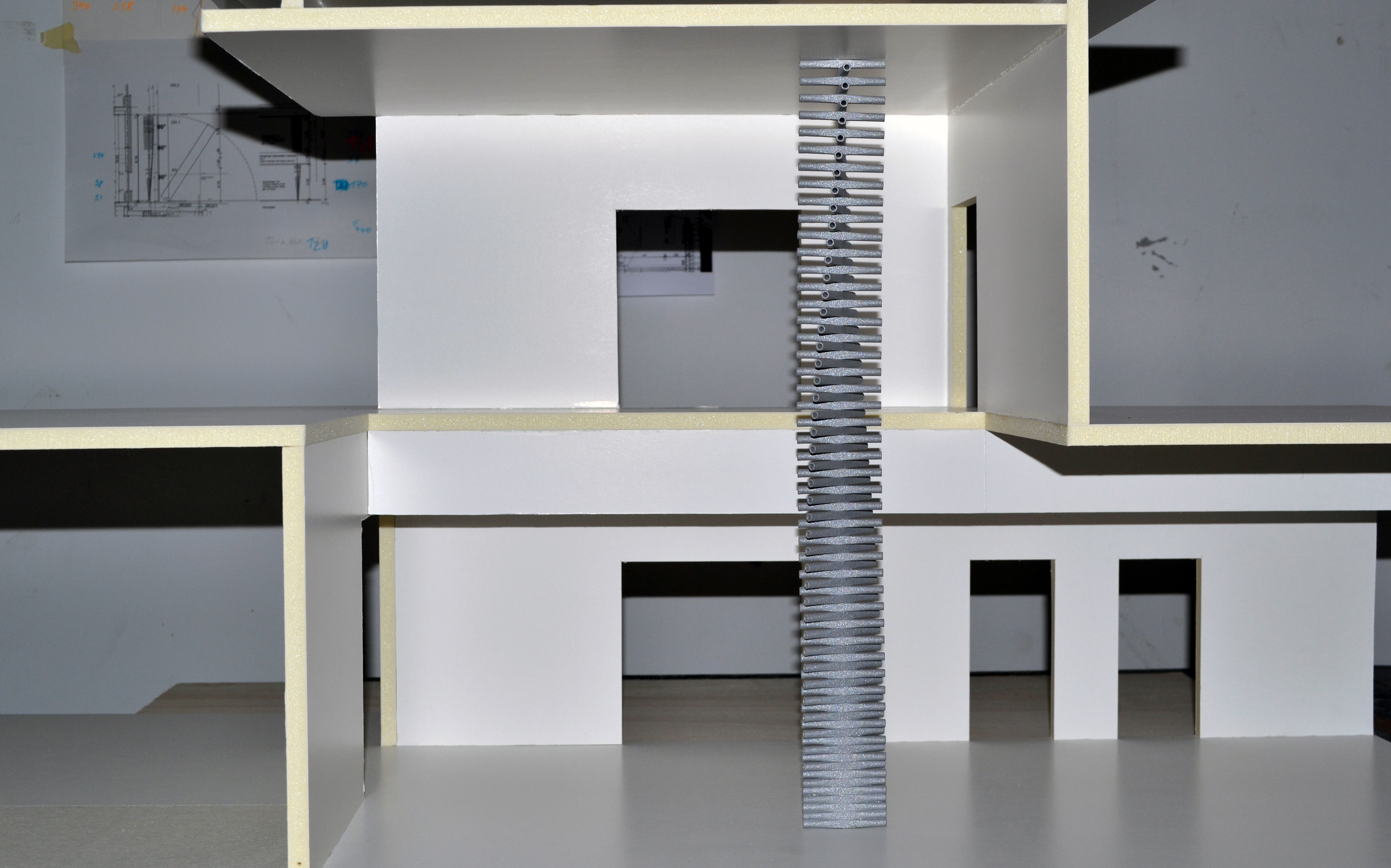 A pillar from minus to plus: Art for the future new buildings