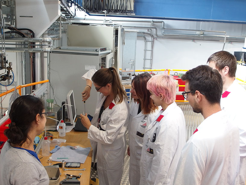 Practical course for prospective neutron scatterers