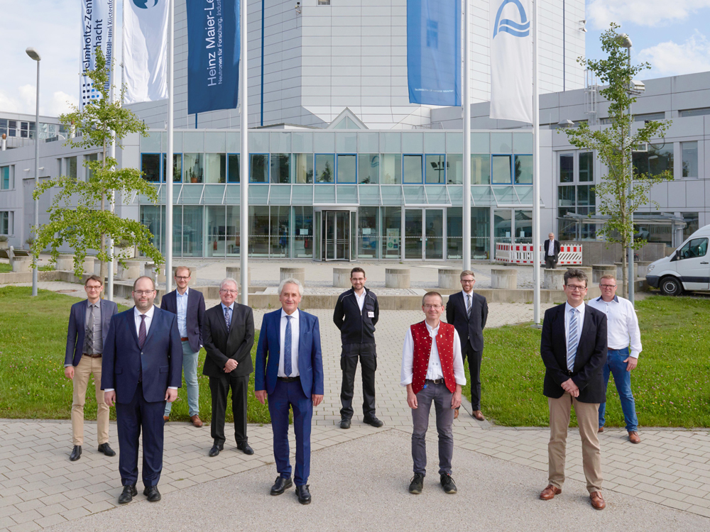 District Administrator of Freising visits research neutron source