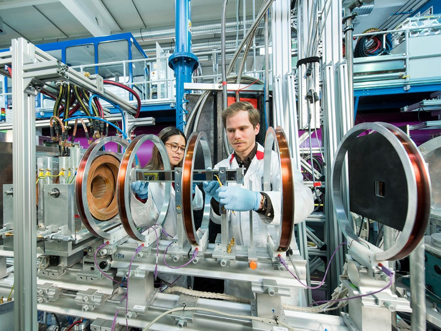 Measure faster, higher and hotter: 13 million euros for research with neutrons and positrons